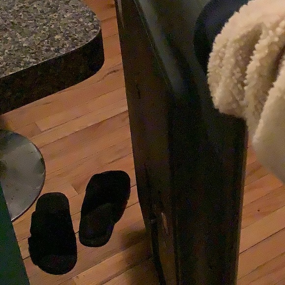 Im selling a flat screen - Picture 2 of 3